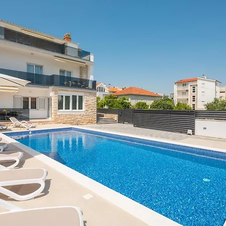 Apollo 3 Apartamento *